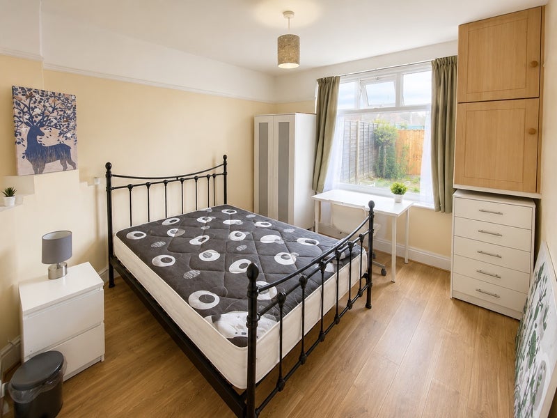 Room Filton Avenue in Bristol