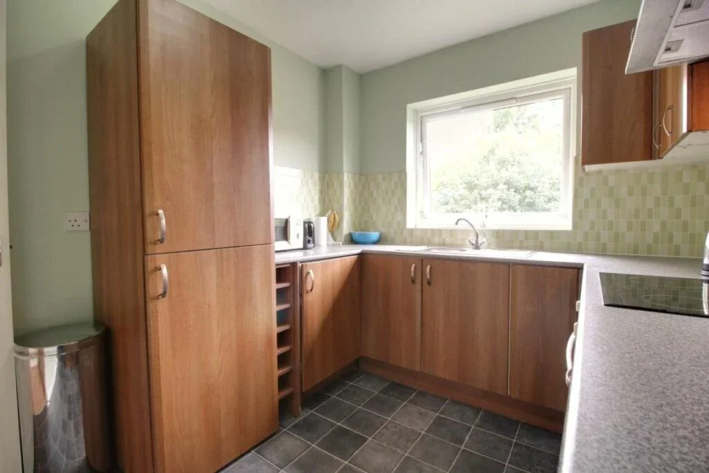 Flat Clockhouse Road in Rushmoor