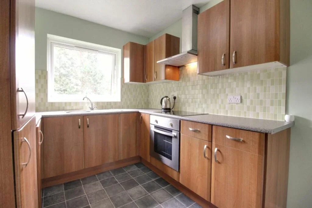 Flat Clockhouse Road in Rushmoor