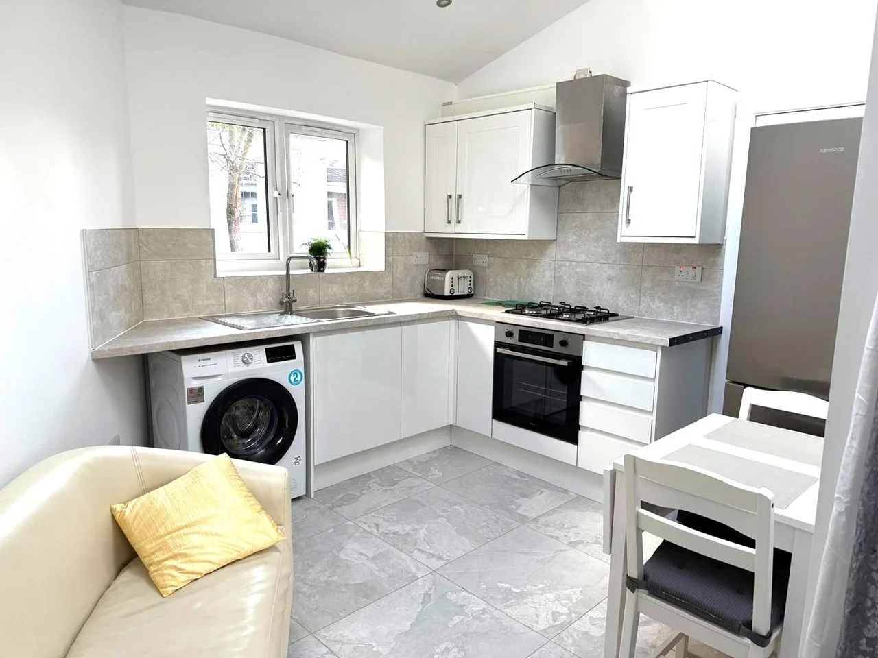 Flat Charlesfield in Greater London