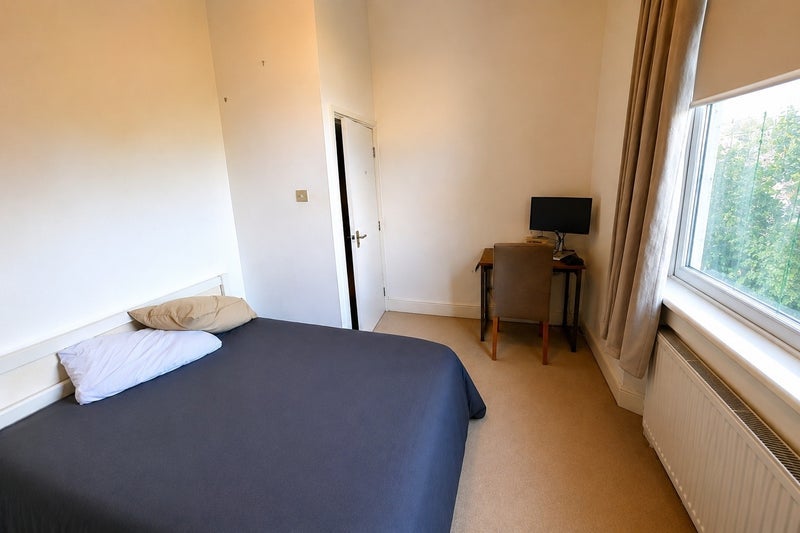 Room Fairhazel Gardens in Greater London
