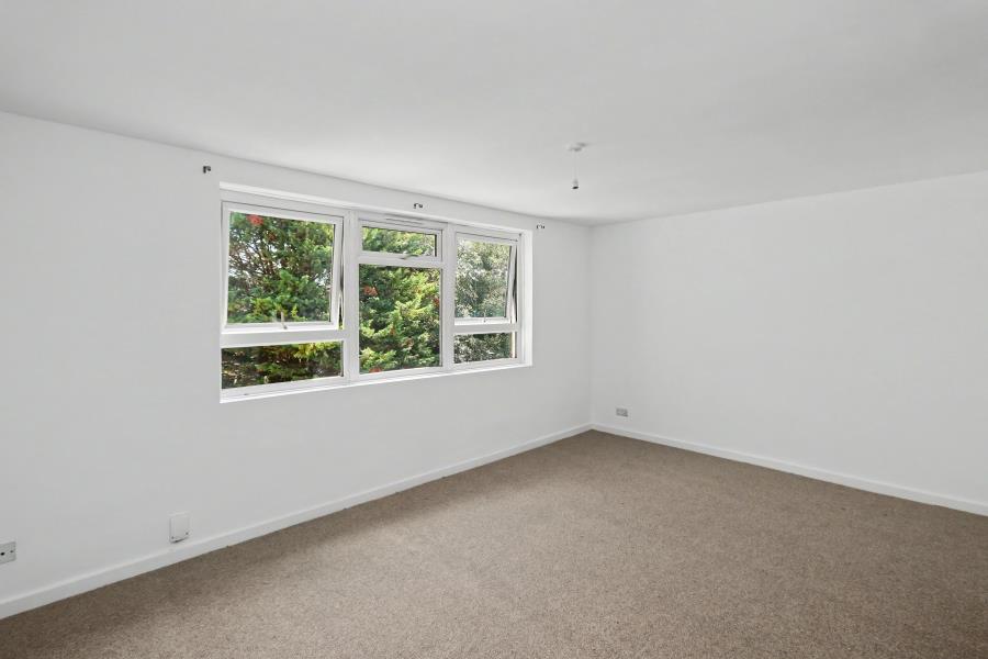 Flat Surbiton Road in Greater London