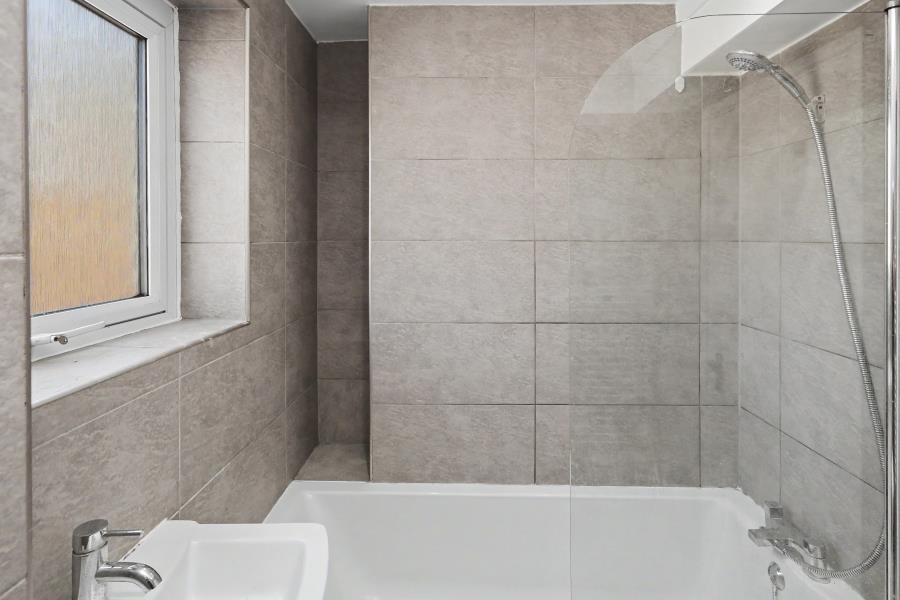 Flat Surbiton Road in Greater London