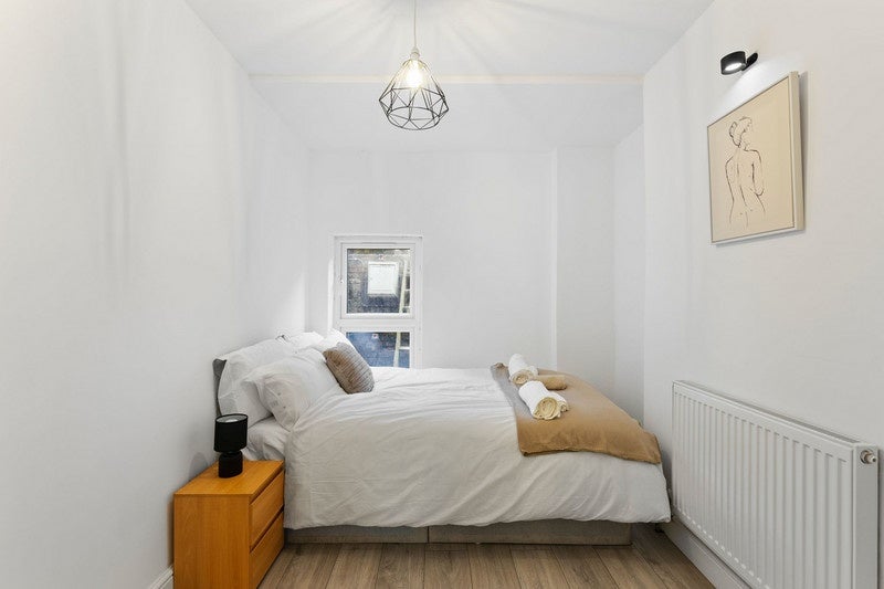 Flat Lewisham Way in Greater London