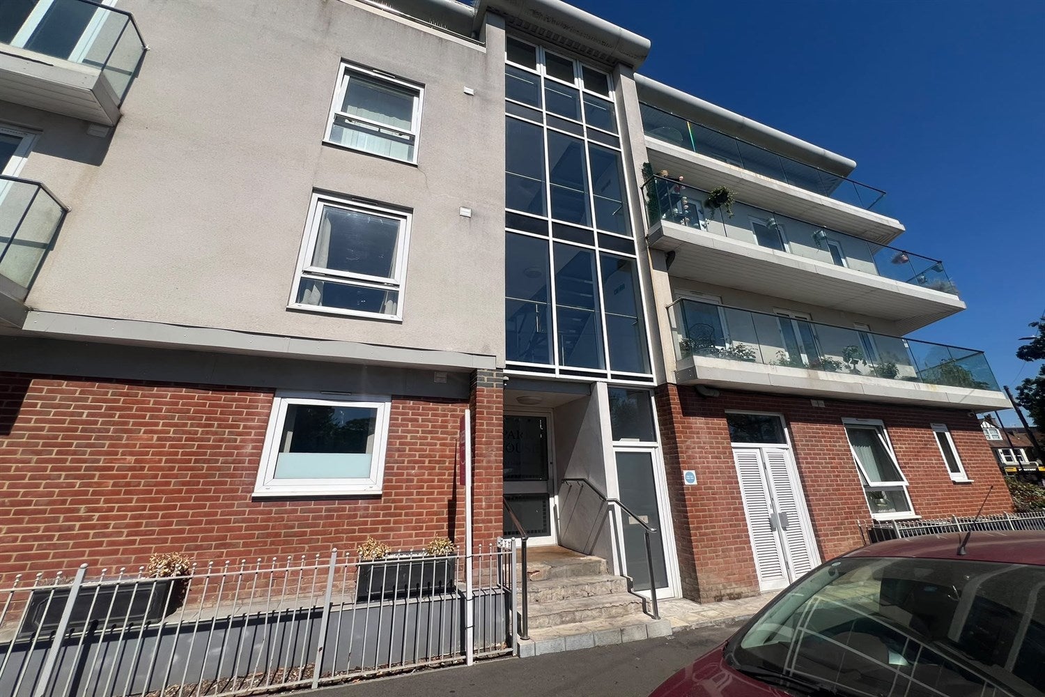Flat Leigh Road in Southend-on-Sea