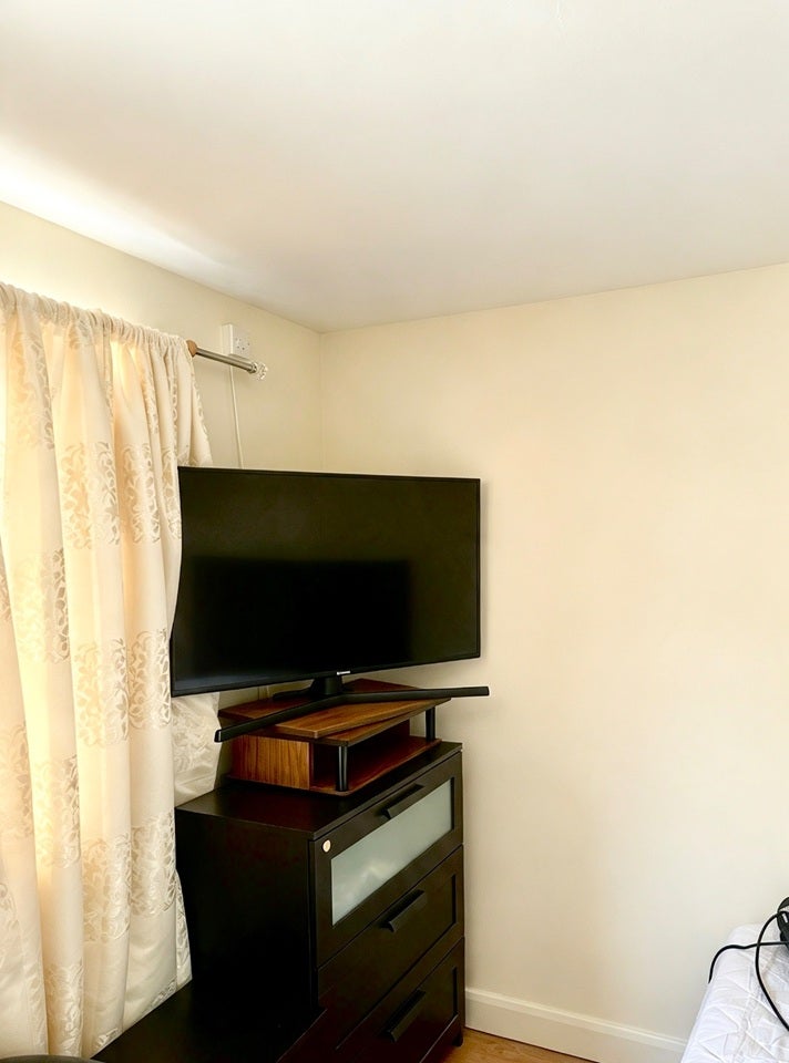 Flat Crest Drive in Greater London