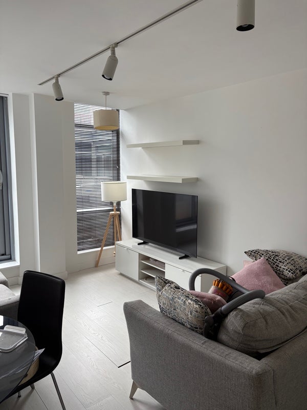 Room Ingram Street in Leeds
