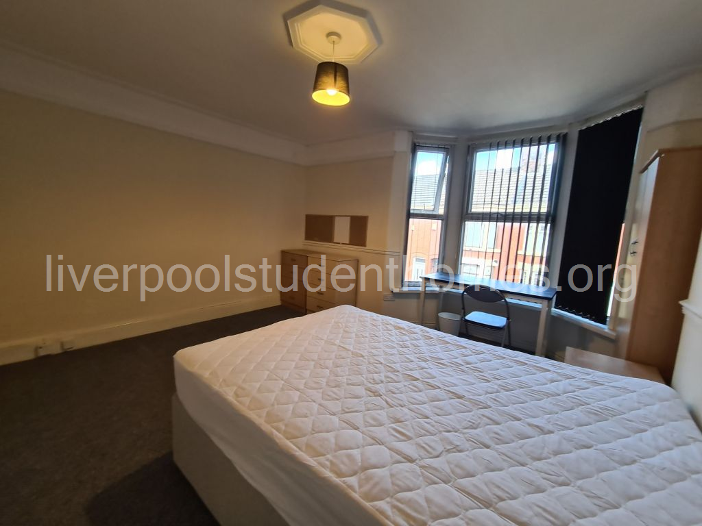 Room Shaw Street in Liverpool