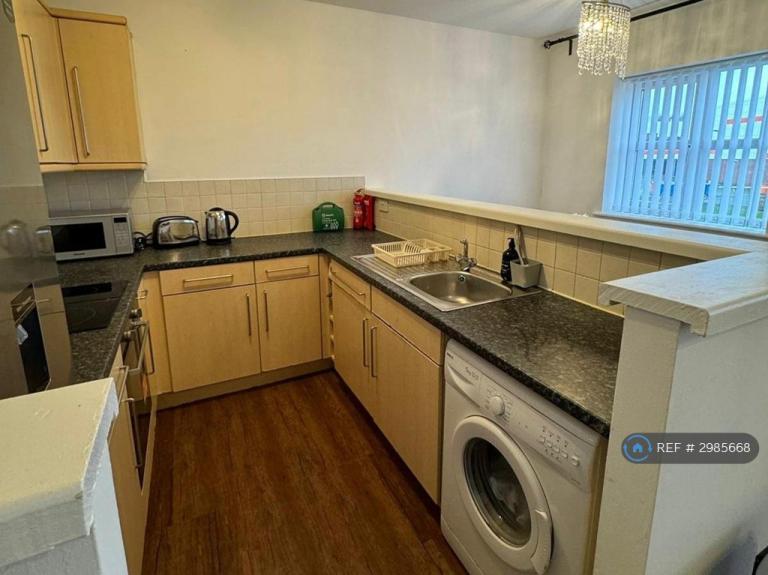 Flat Silchester Drive in Manchester