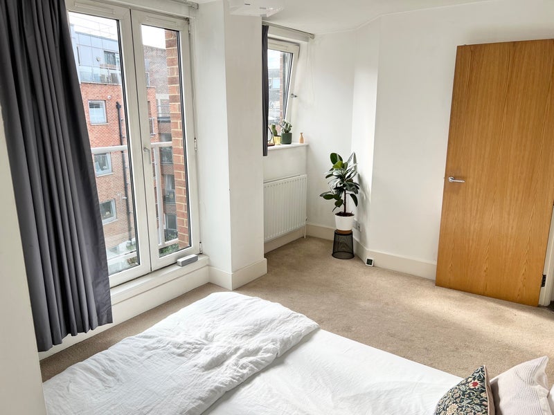 Flat Britton Street in Greater London