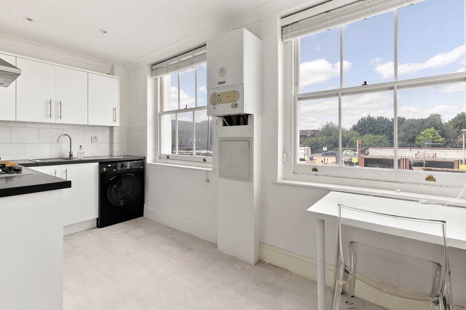 Flat Chapel Market in Greater London