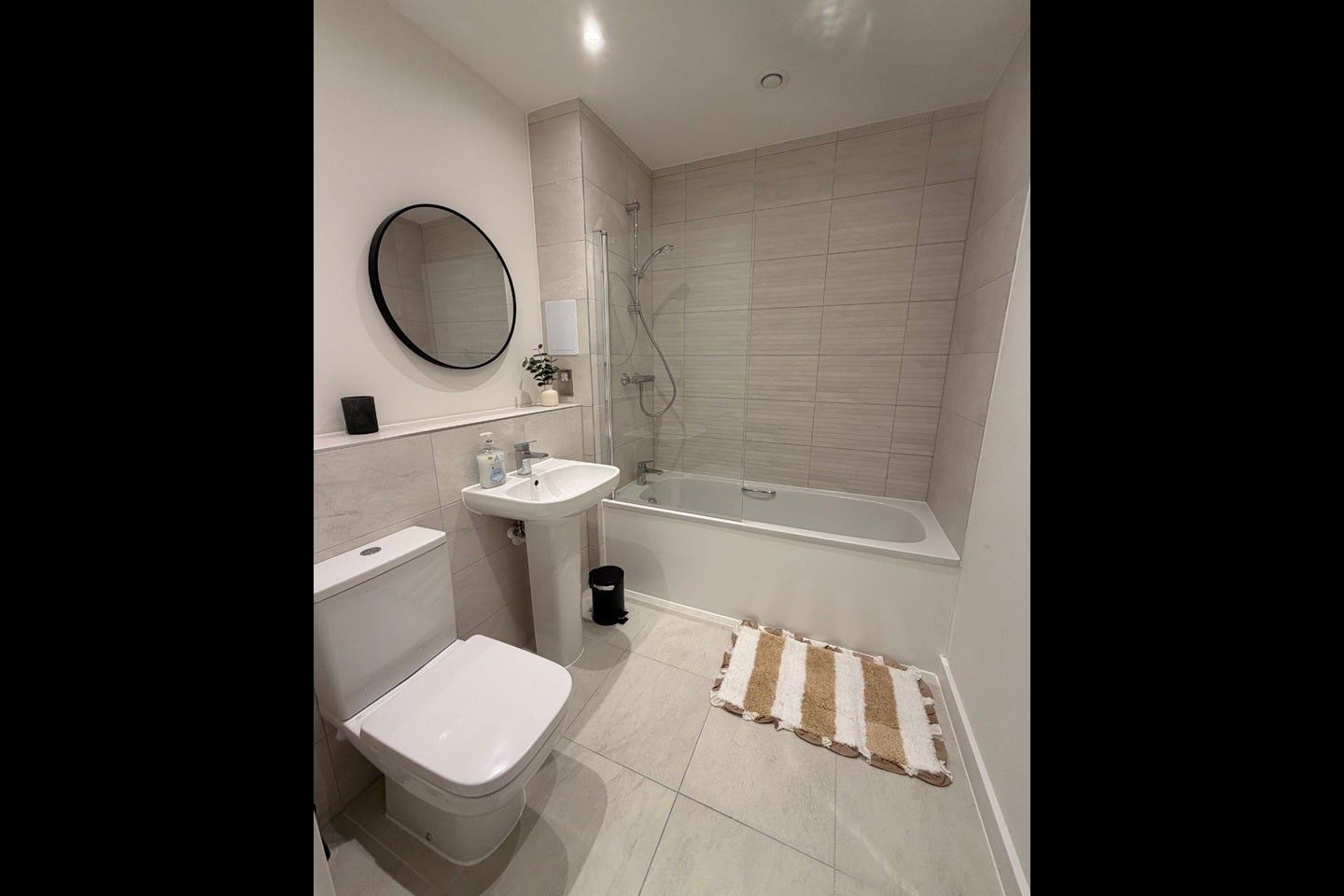 Flat Elmsleigh Road in Borough of Spelthorne