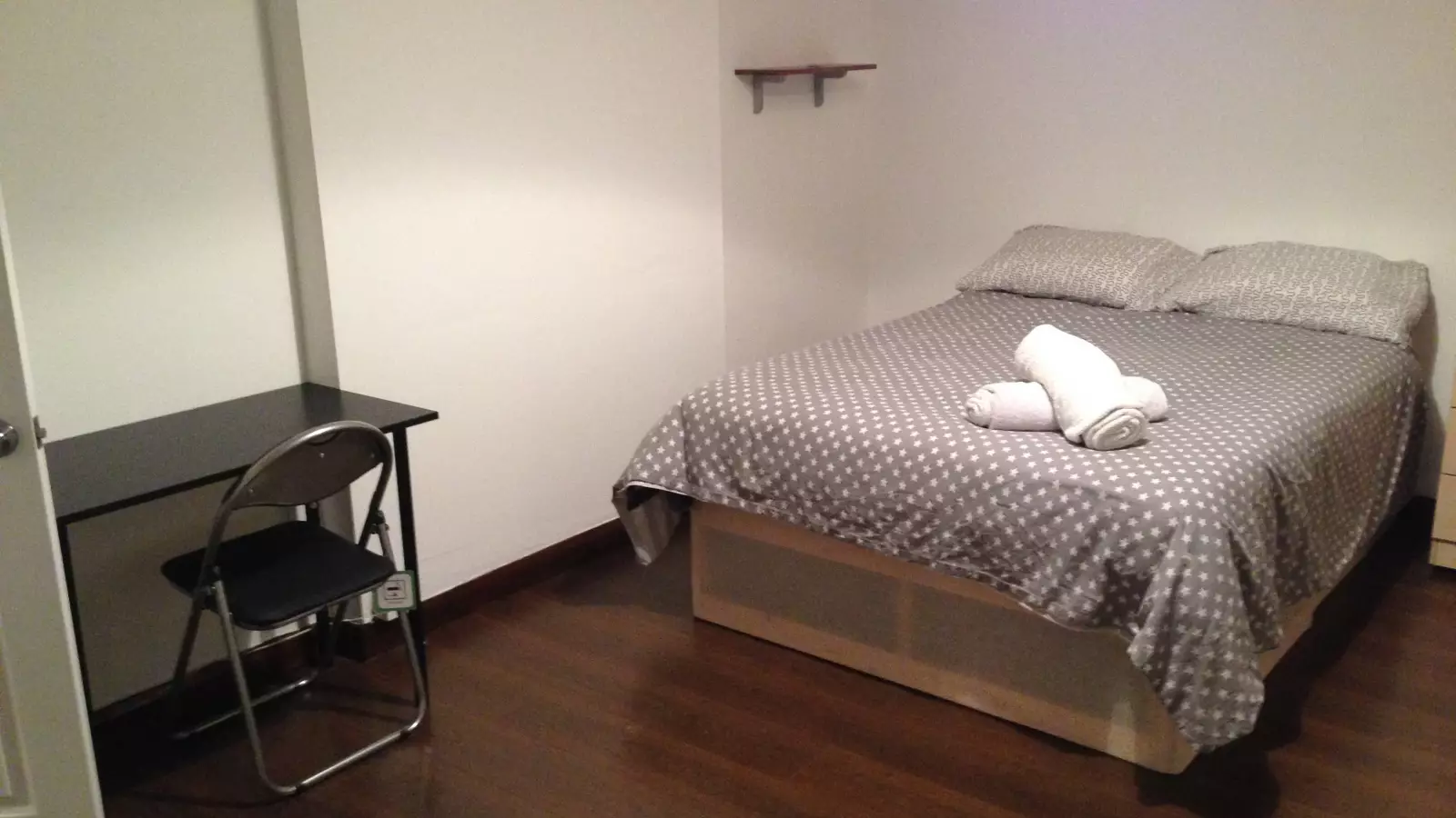 Flat Hunton Street in Greater London