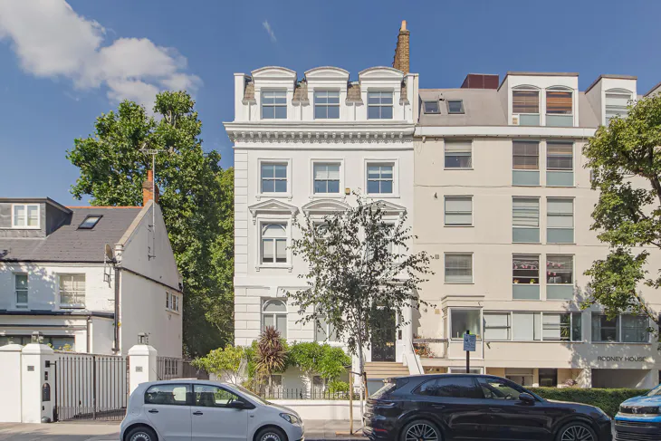 Flat Pembridge Crescent in Greater London