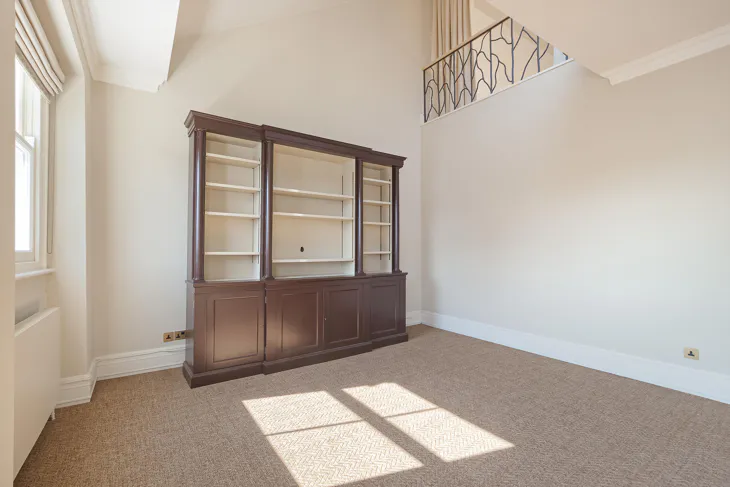 Flat Pembridge Crescent in Greater London