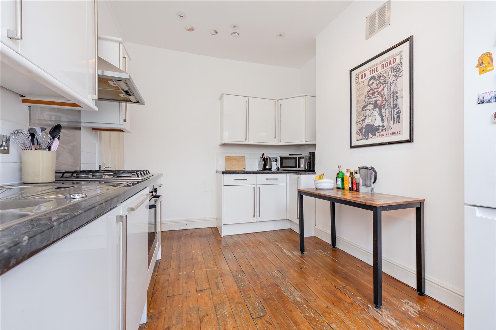 Flat Chalk Farm Road in Greater London