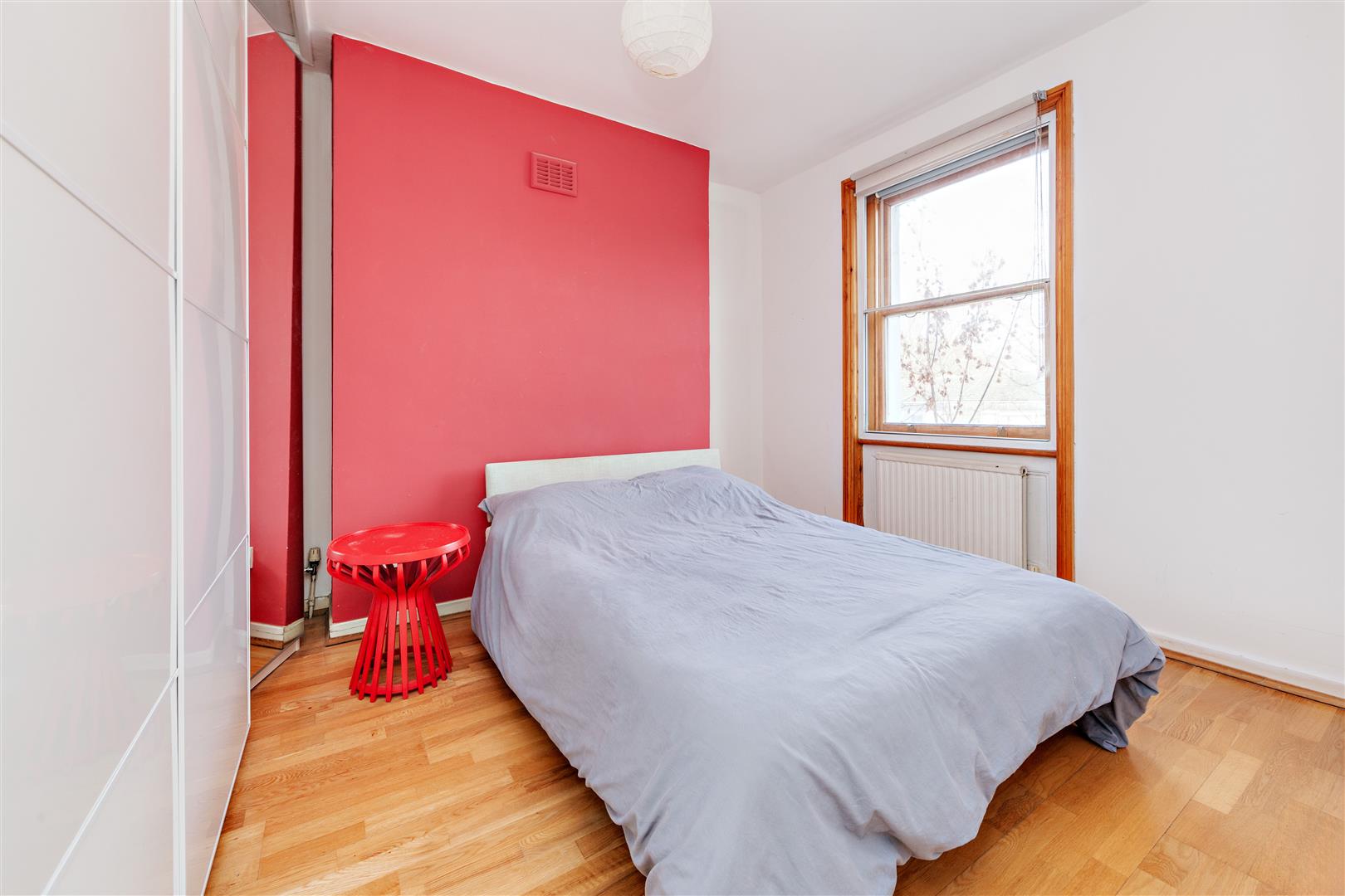 Flat Chalk Farm Road in Greater London