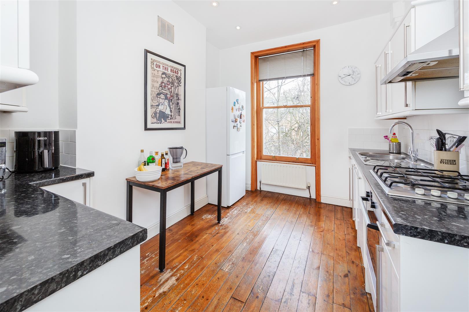 Flat Chalk Farm Road in Greater London