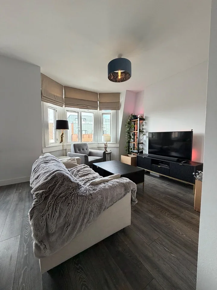 Flat Abbotsford Avenue in Greater London