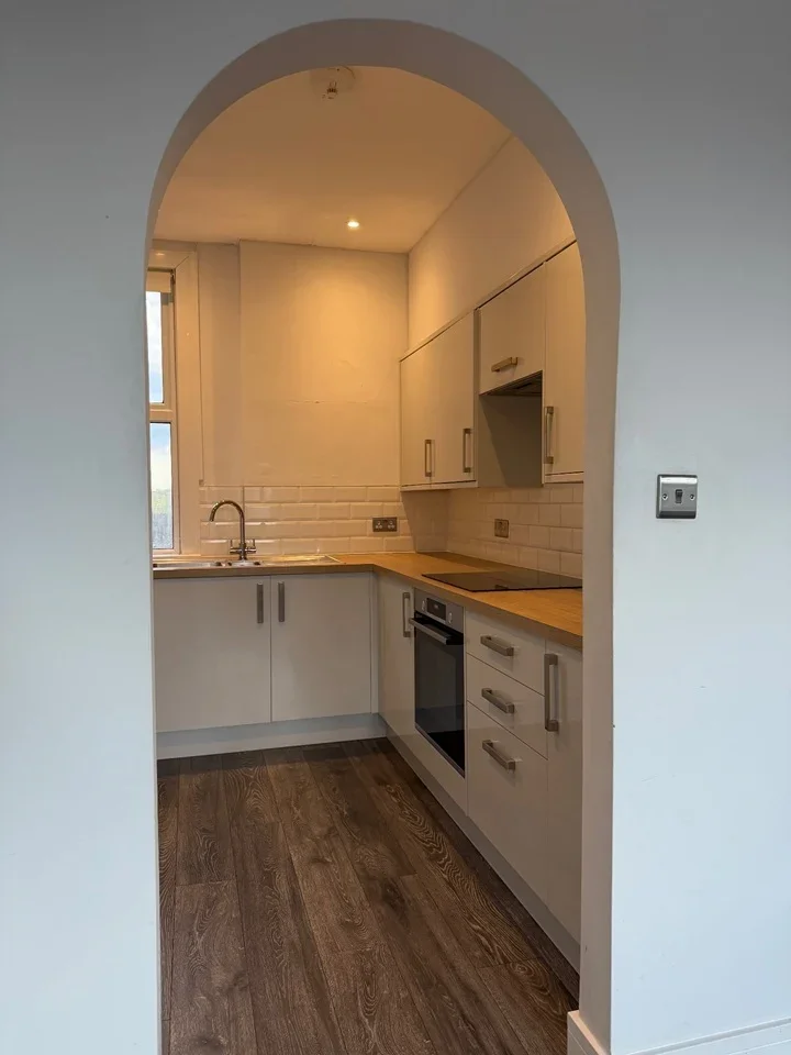 Flat Abbotsford Avenue in Greater London