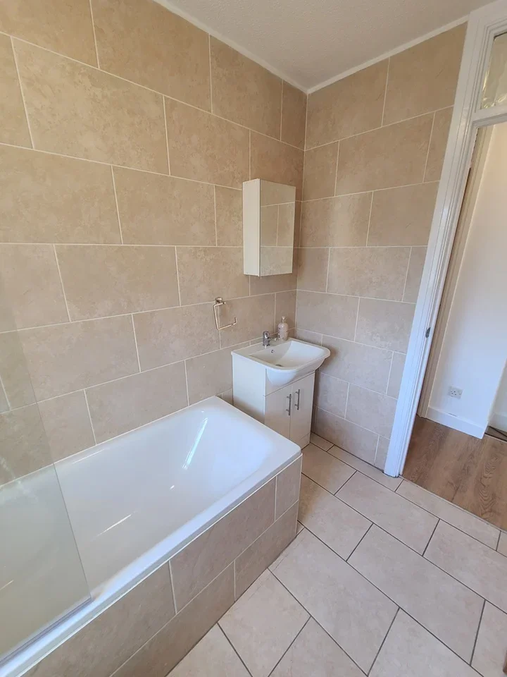 House Turners Meadow Way in Greater London