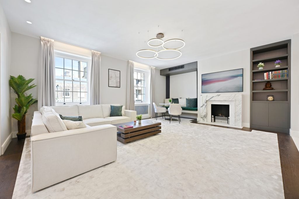 Flat Hill Street in City of Westminster