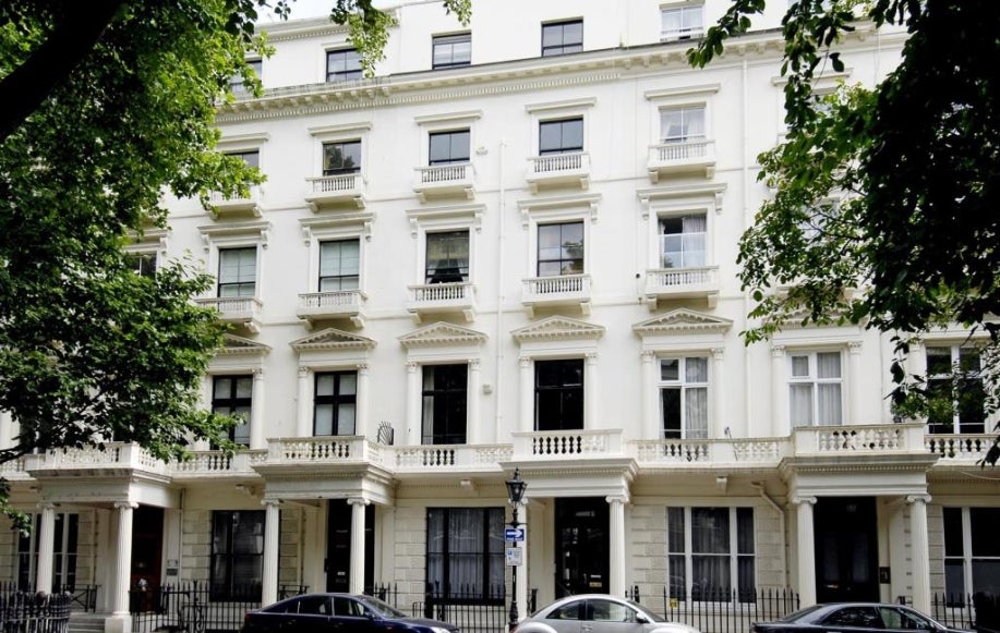 Flat Queen's Gardens in London