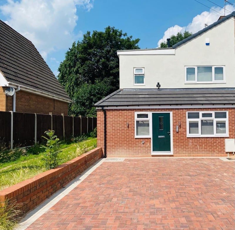 Room Yoxall Road in Metropolitan Borough of Solihull