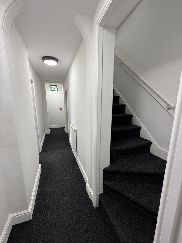 Room Manchester Road in Farnworth