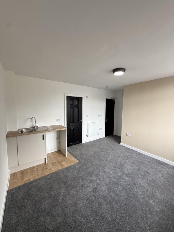 Room Manchester Road in Farnworth