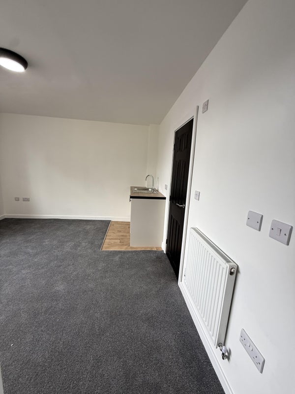 Room Manchester Road in Farnworth
