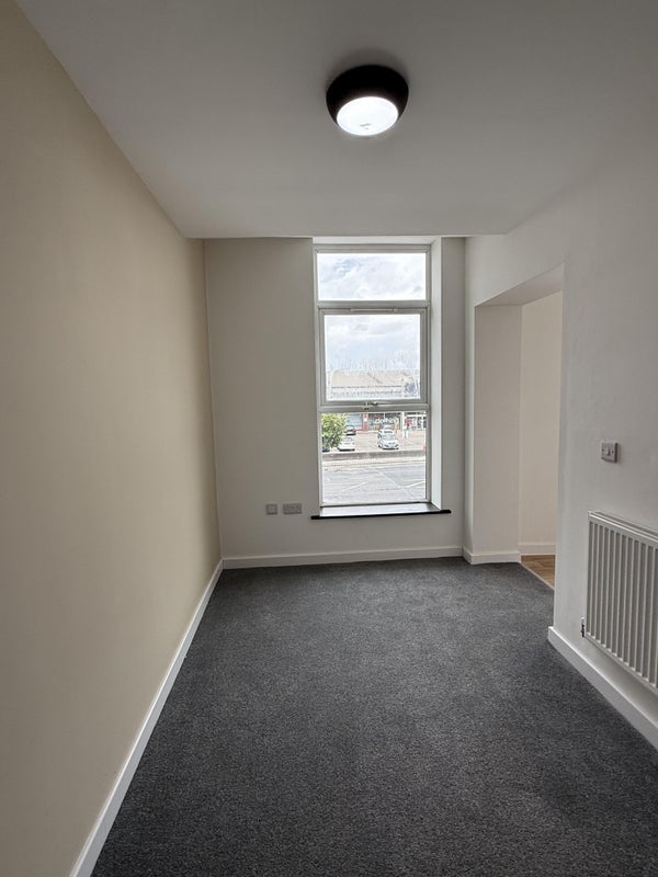 Room Manchester Road in Farnworth