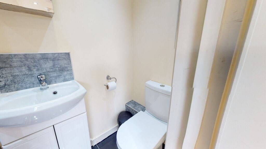 Room Balmoral Road in Greater London
