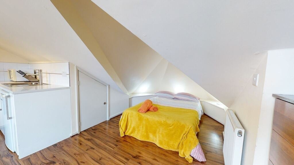 Room Balmoral Road in Greater London