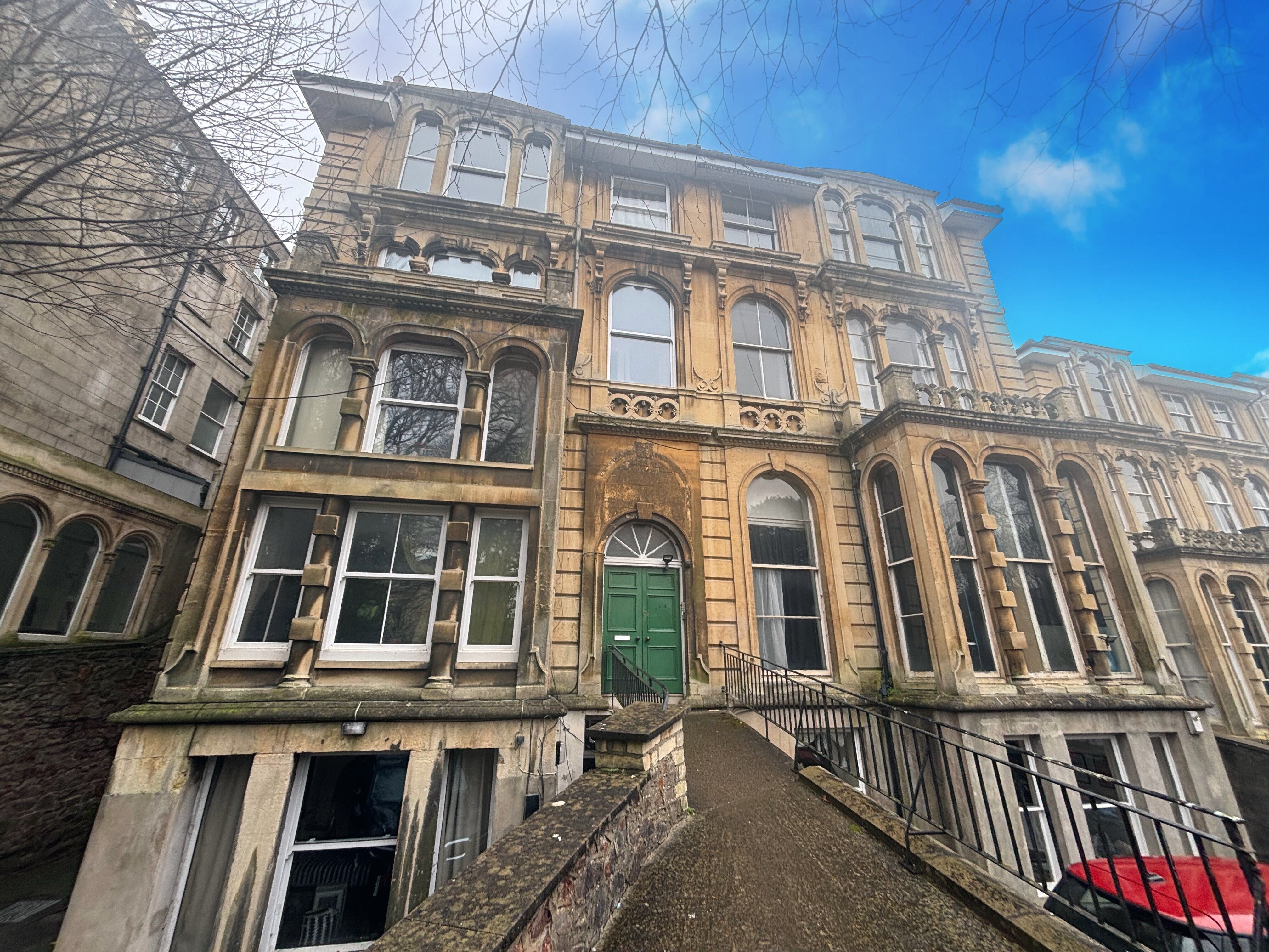 Flat Tyndalls Park Road in Bristol