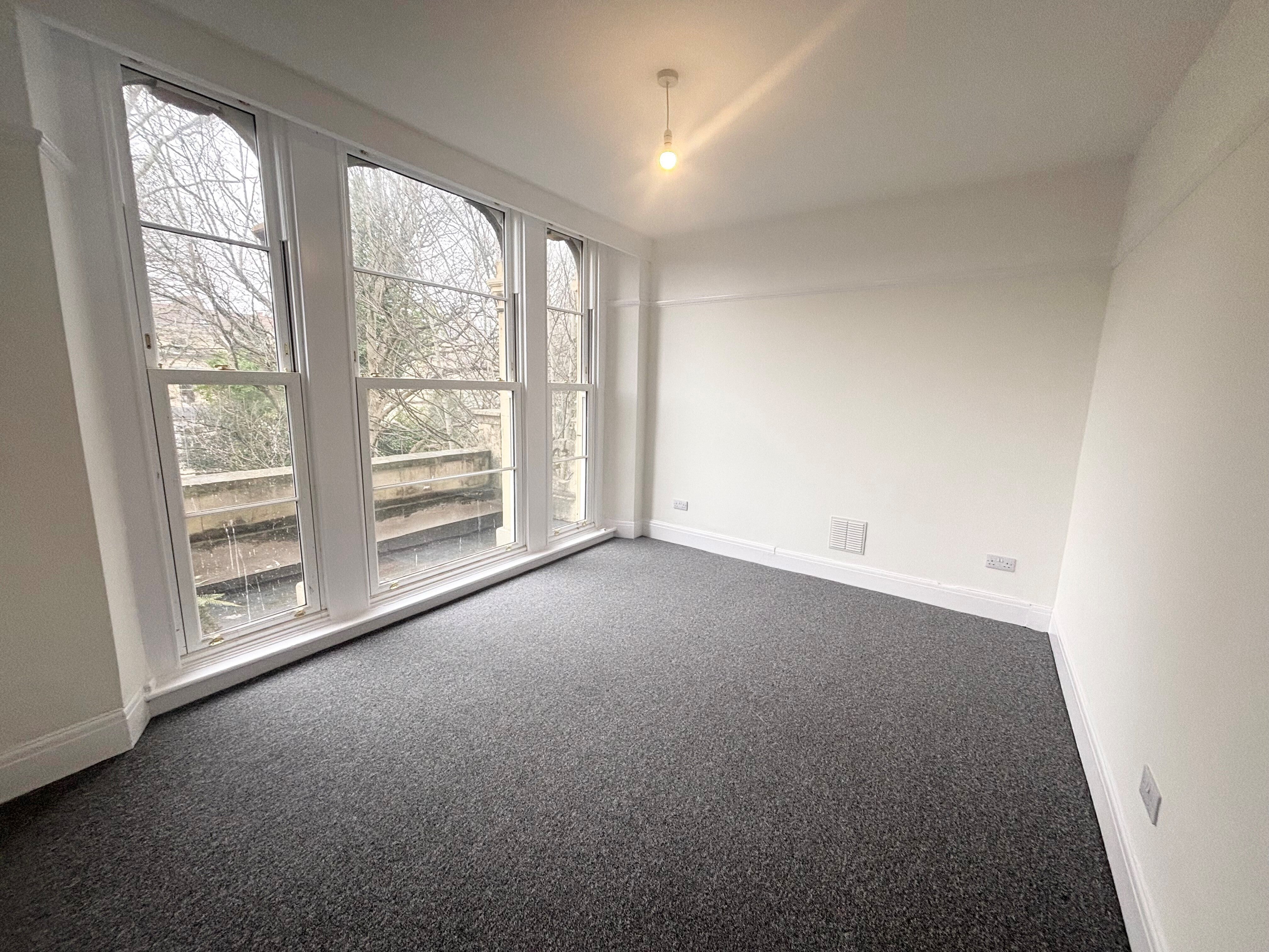 Flat Tyndalls Park Road in Bristol