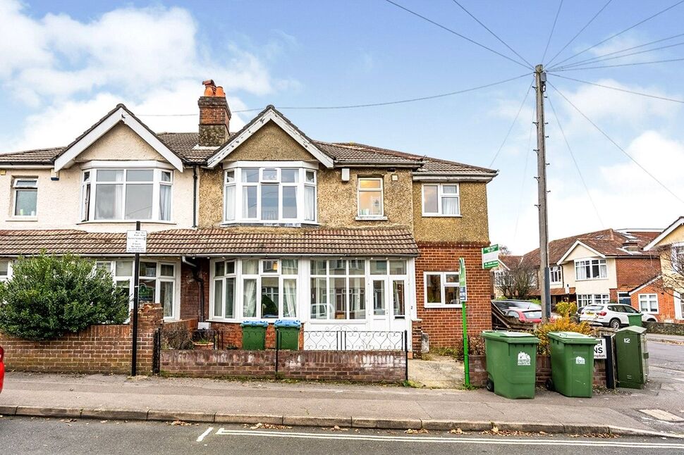 Flat Blenheim Gardens in Southampton