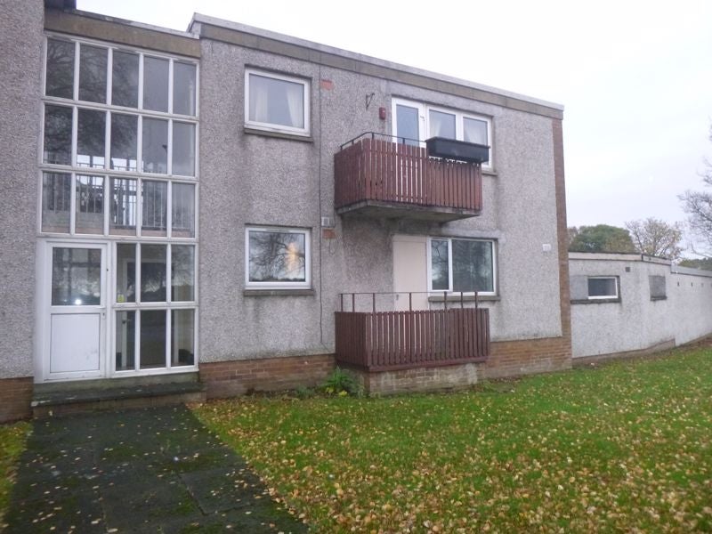 Flat Cumbrae Court in Kirkcaldy