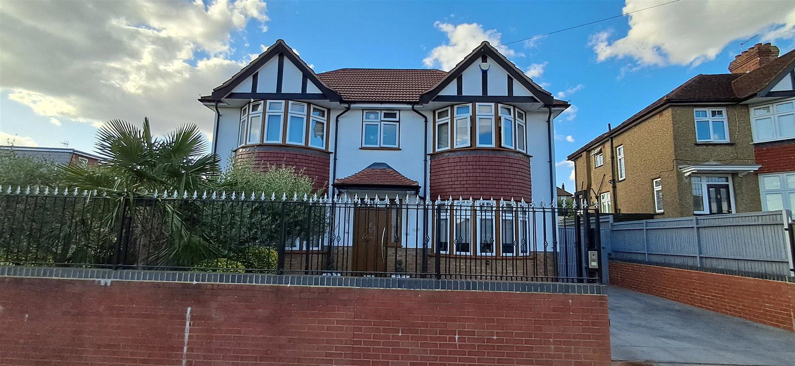 House Charter Way in Greater London