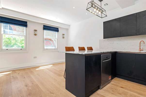 Flat Exmouth Market in Greater London