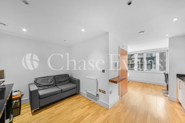 Room Cassilis Road in Greater London