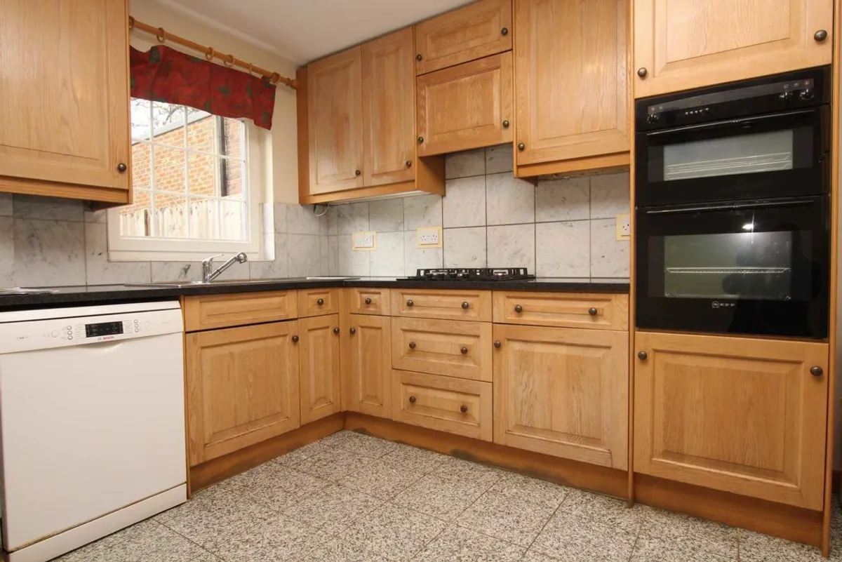 House Heatherdale Close in Greater London