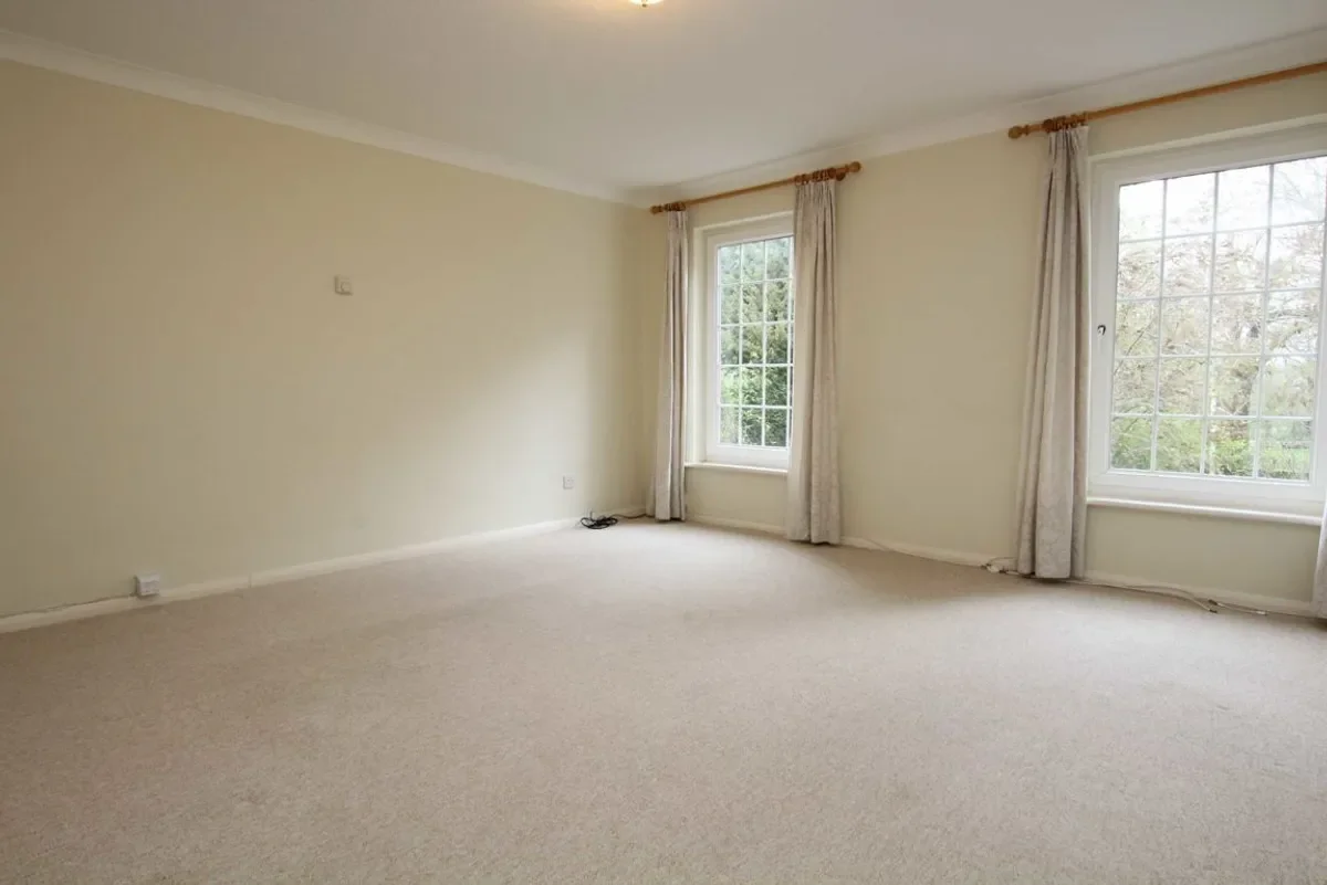 House Heatherdale Close in Greater London