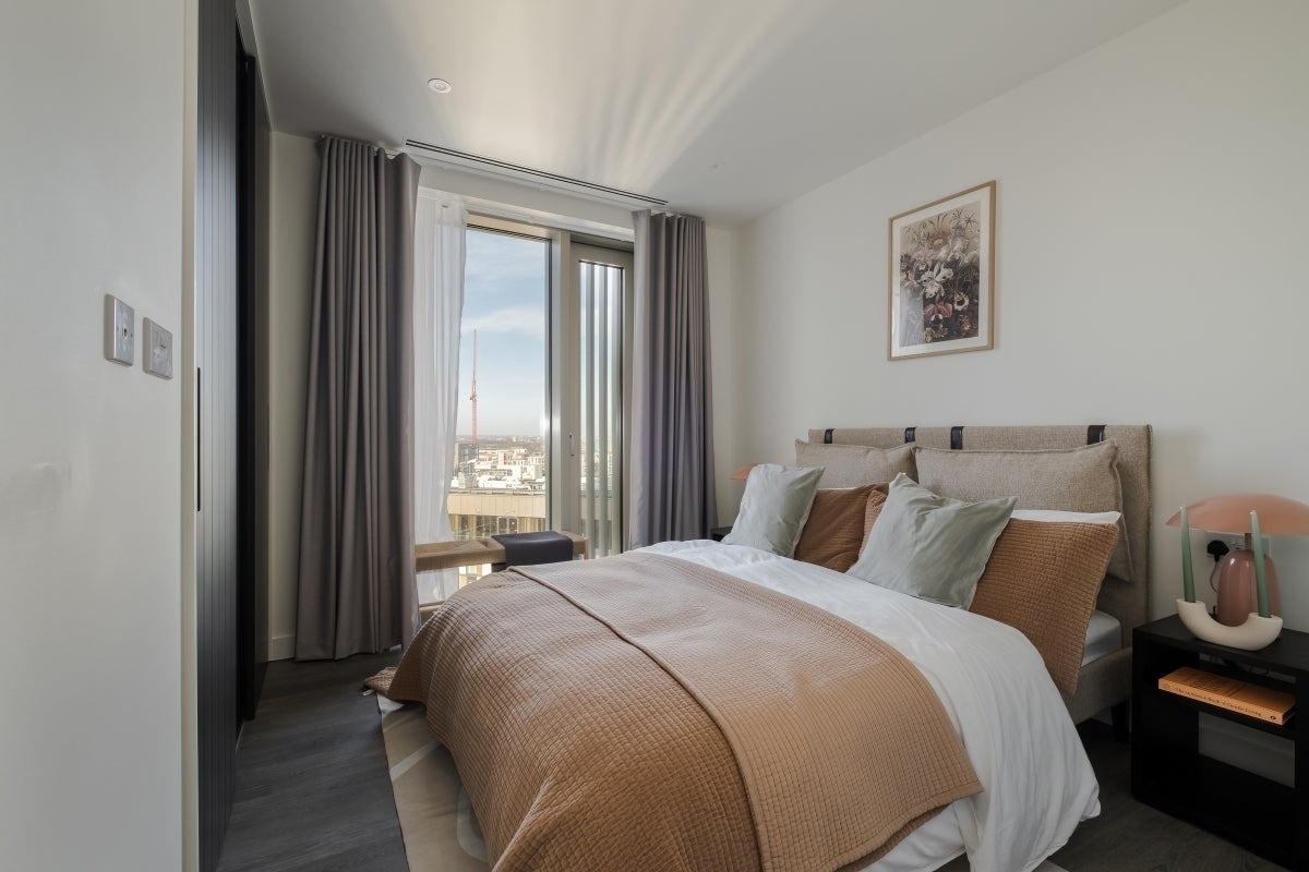 Flat Cherry Park Lane in Greater London