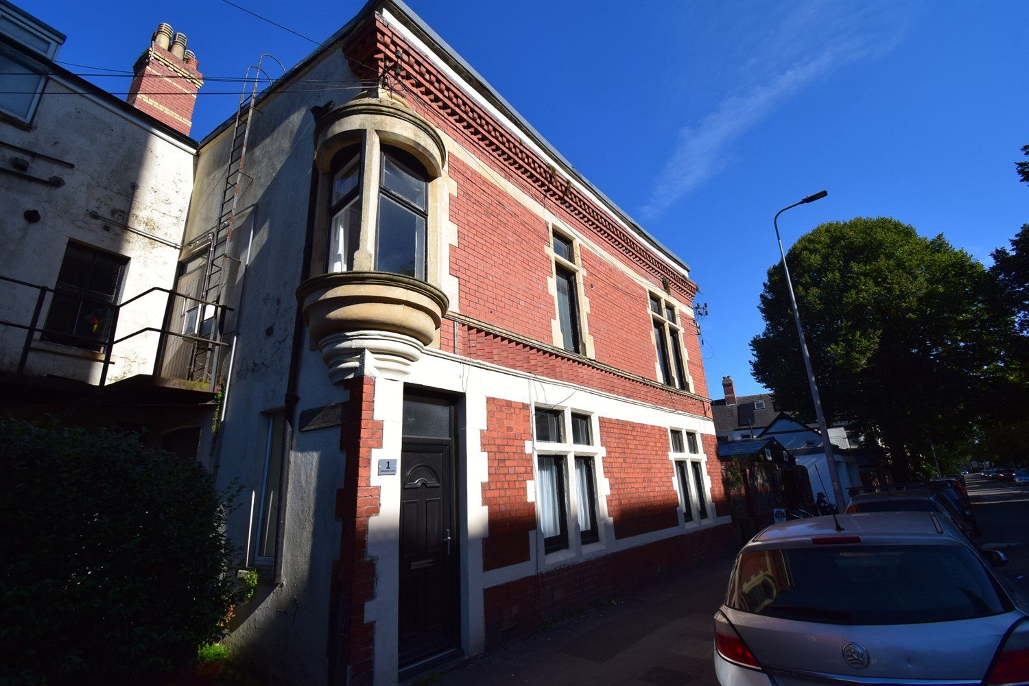 Flat Pen-y-lan Road in Cardiff