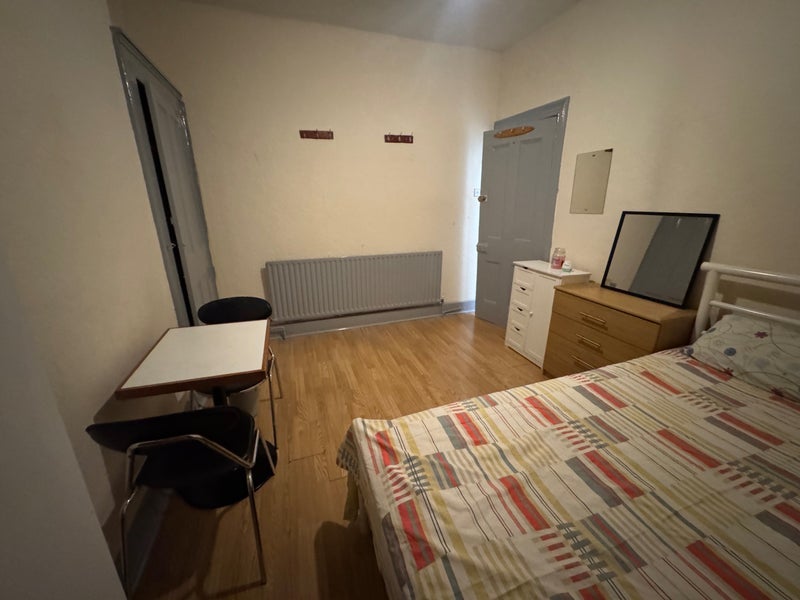 Room Hoe Street in Greater London