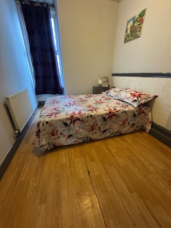 Room Hoe Street in Greater London
