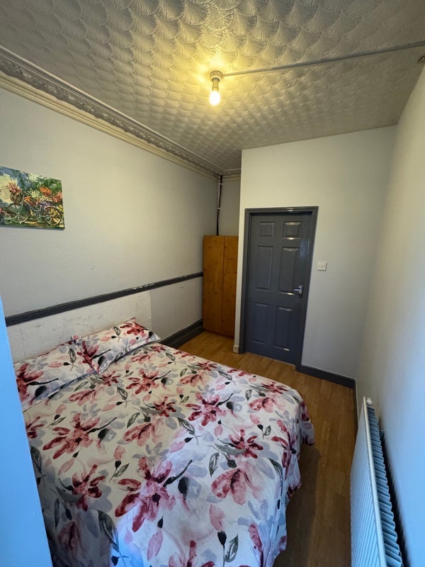 Room Hoe Street in Greater London