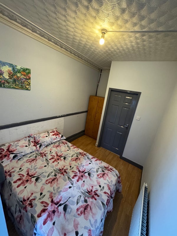 Room Hoe Street in Greater London