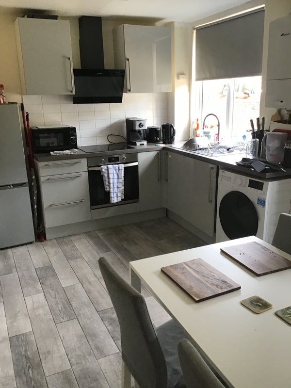 Room Dowdeswell Close in Greater London
